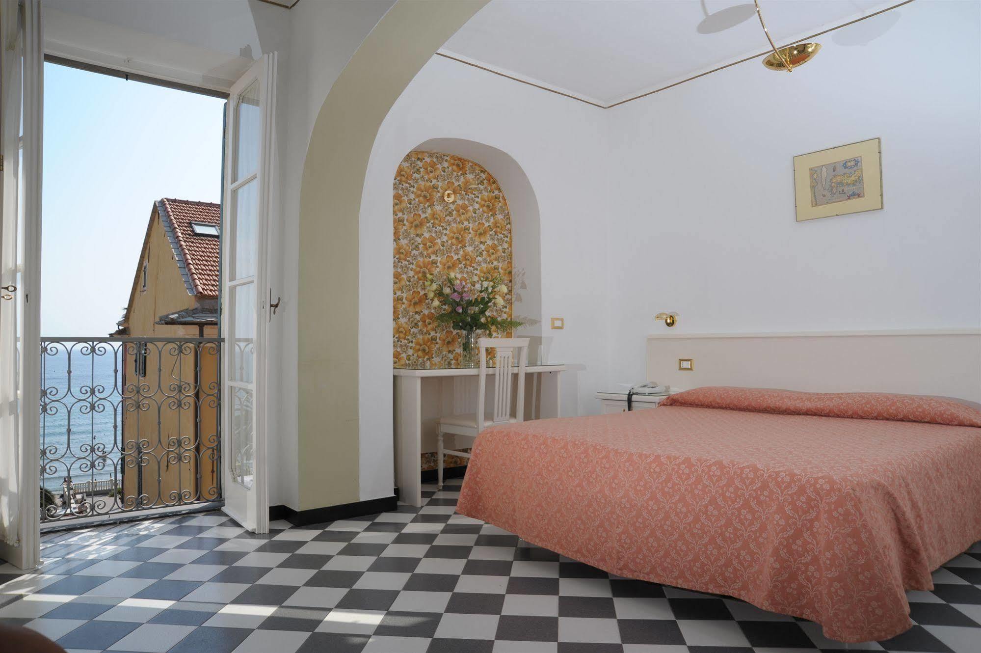 Hotel Splendid Mare ไลเกวญา ภายนอก รูปภาพ